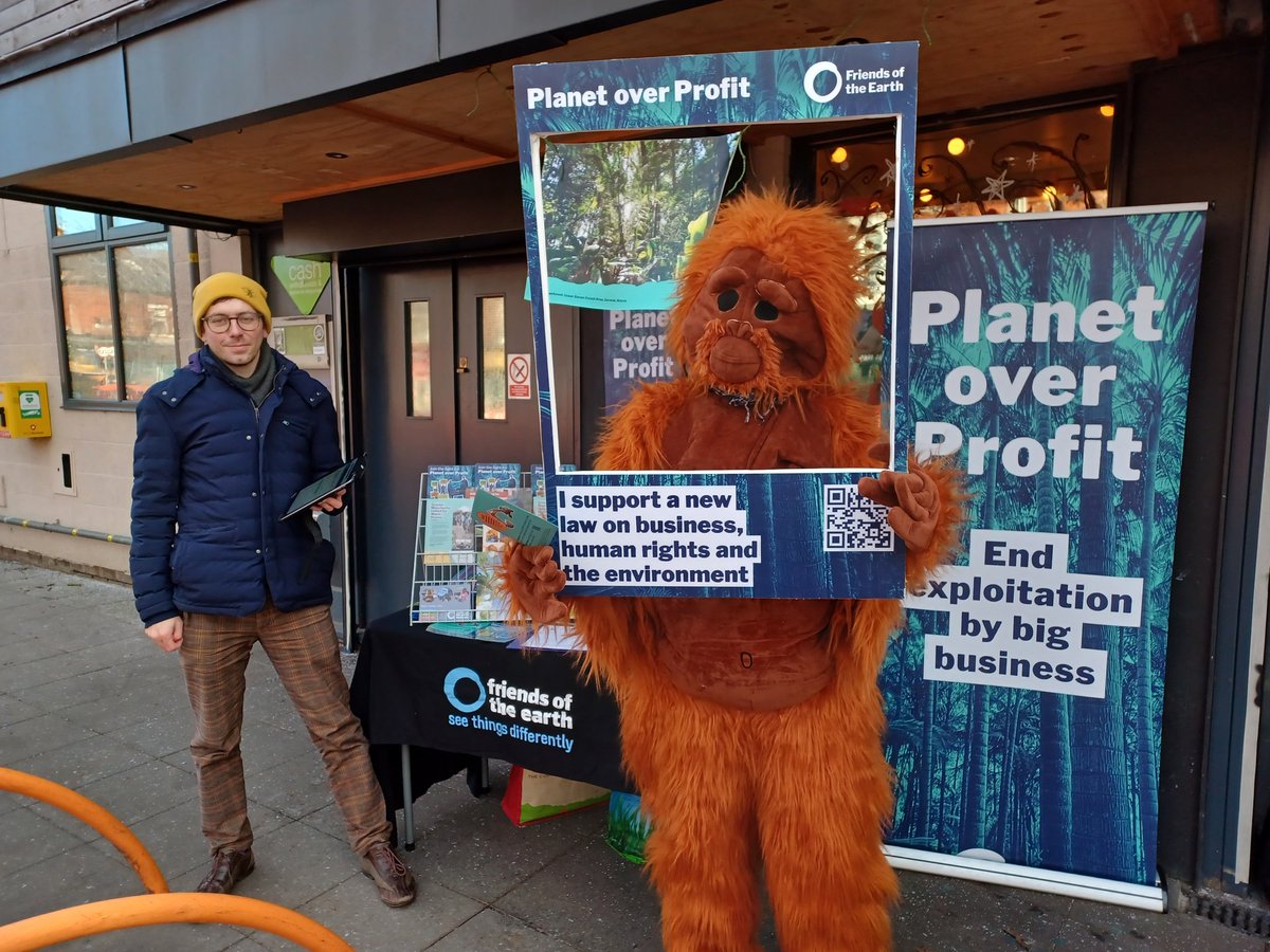 foemcr's tweet image. We are outside Unicorn grocery in #Chorlton today talking to people about the @friends_earth #PlanetoverProfit campaign.

Pop over for a chat and sign the petition for a new law.

action.friendsoftheearth.uk/petition/make-…