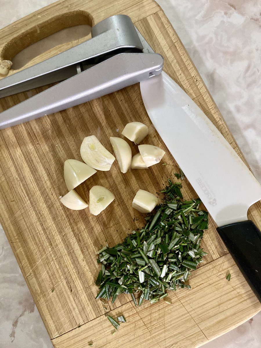 CagedChef457's tweet image. There’s delicious skullduggery afoot!! 

(it’s been 12 hours so far) 

#breadloaf