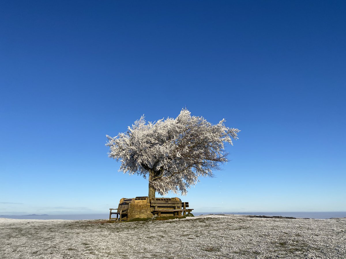 What a glorious start to our day @CleeveCommon Never disappoints! 🧊 ❄️