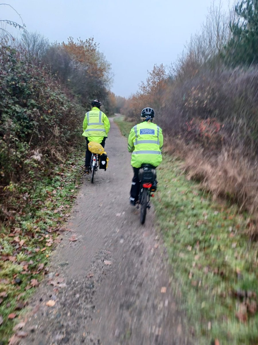 Upminster SNT out on a cycle ride in Thames Chase with @CycleConfident Pcso 7268 EA along with @MPSHylands @essex_crime @LBofHavering @LocalCrimeBeats