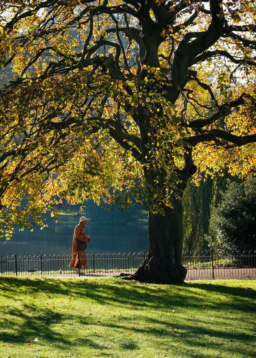 A few from November. Now on to a frosty December 🥶 
#streetphotography #photography #London #photographylovers #fujifilm