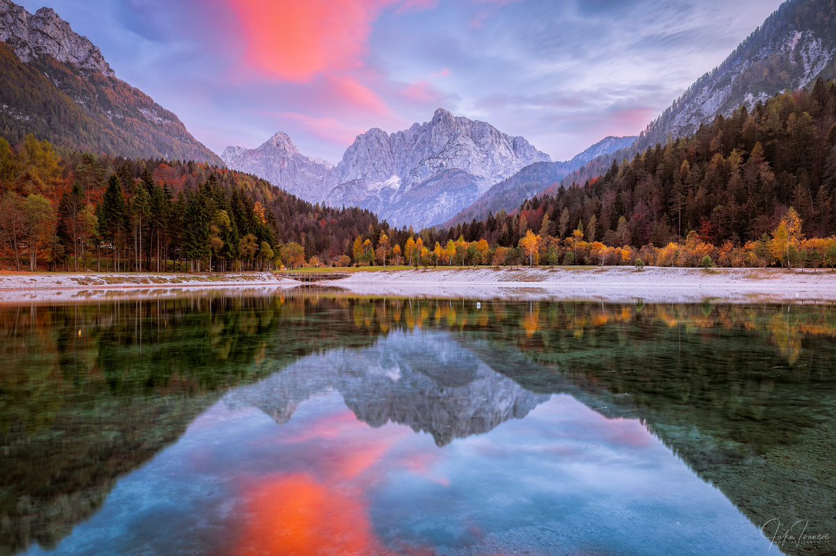 Fall reflection 🤩 #fall #reflection #autumn #sunset #skyporn #triglavnationalpark #alps #lake #jasnalake #slovenia #slovenija #landscape #nature #natgeo #ifeelslovenia