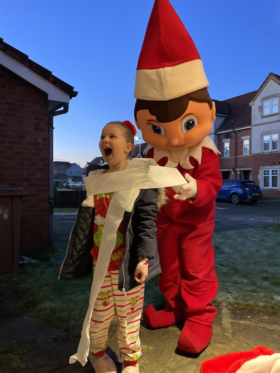 katyyheaton's tweet photo. 🎄😂🥰 visit from a cheeky elf https://t.co/y83XPY9iaG
