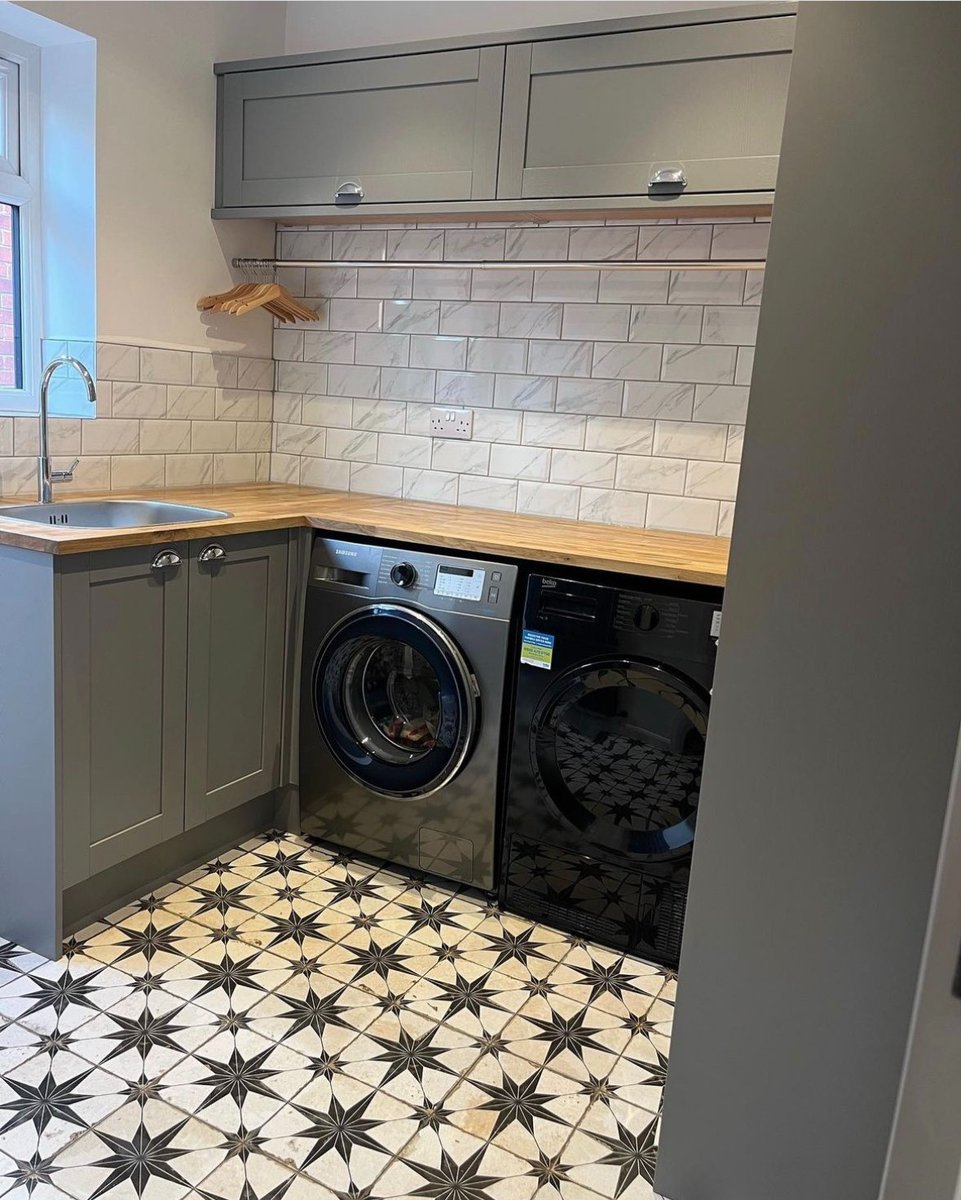 TileMountainUK's tweet image. Utility room goals 😍

🏡 IG twoboysandarenovation
🔎 Metropolis Star Tiles

Order a sample: tilemountain.co.uk/p/metropolis-s…

#tiles #startiles #starpattern #utility #utilityroom