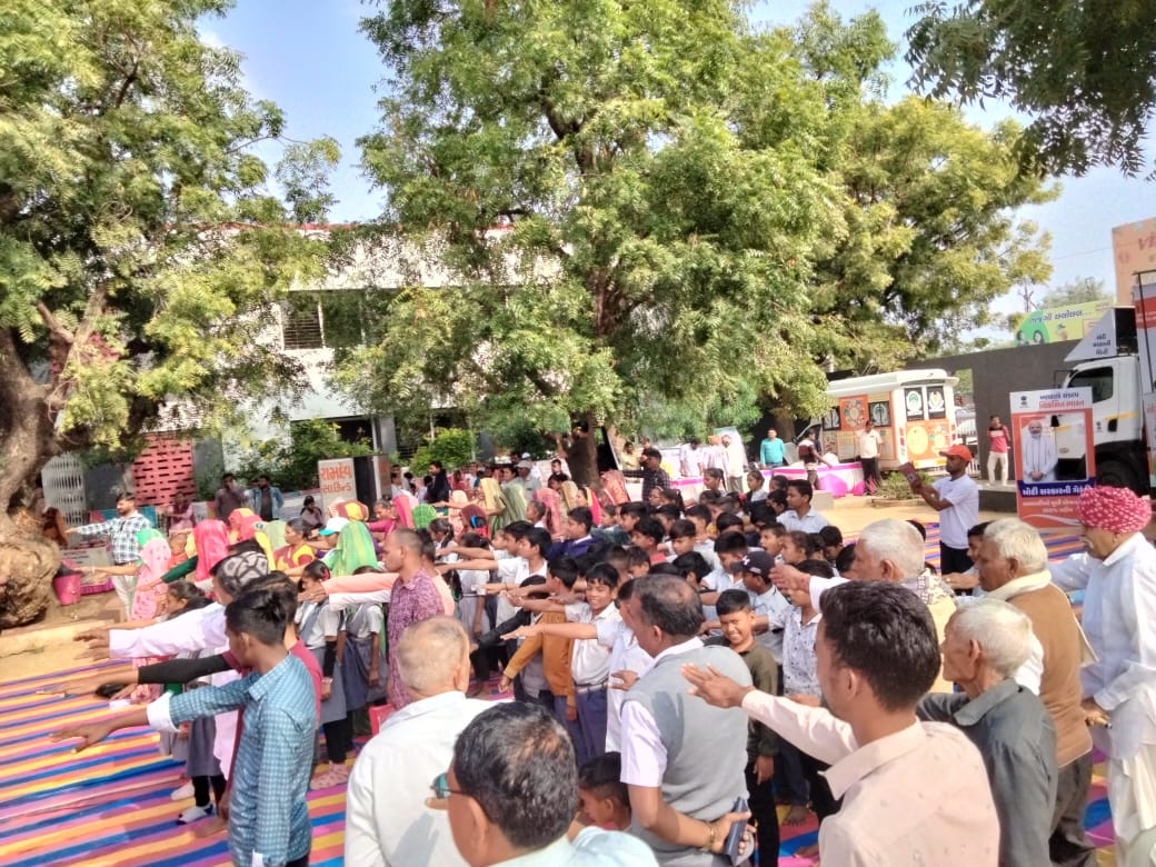 આજરોજ ગાંધીનગર જિલ્લાના માણસા  તાલુકાના  મહુડી  ગ્રા.પં.માં વિકસિત ભારત સંકલ્પ યાત્રા નો કાર્યક્રમ માન. જિ.પં. પ્રમુખ અને માન.ધારાસભ્યશ્રી ના હાજરી માં યોજવામા આવ્યો <a href="/VBSY_Gujarat/">Viksit Bharat Sankalp Yatra</a>