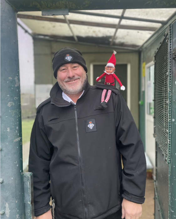 Look who’s creating festive magic & greeting us at the gate this morning! Definitely bringing a smile to all our faces! (And we aren’t talking about Elfie!) #crimbo #thebestinthebusiness