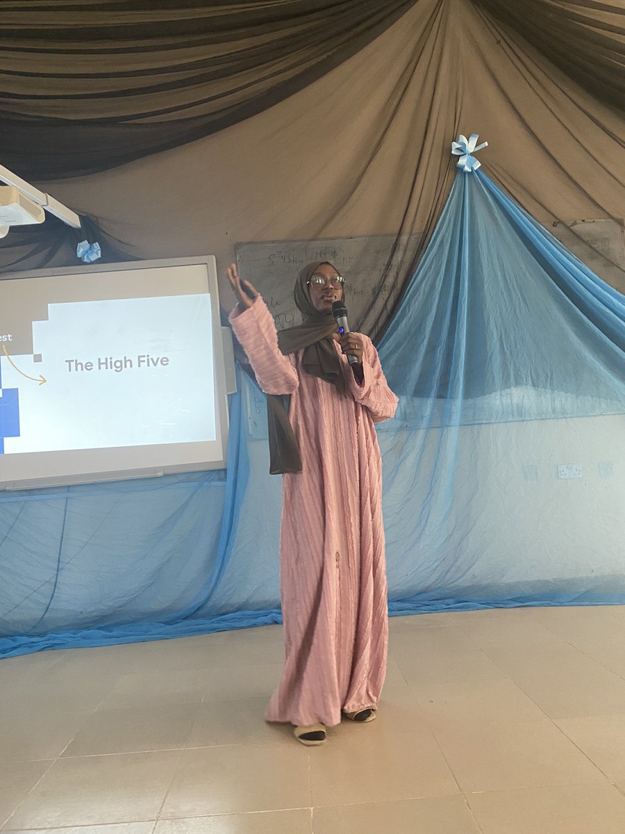 amiynarh's tweet photo. Did you get to listen to my talk about “Community as a Recipe for Growth”?
Also, meet my new friend 🥳@ogbuehi_eth
#DevFestKanoStudentsEdition
#gdsckano
#DevFestKanoSE https://t.co/ikbPqYcuqR
