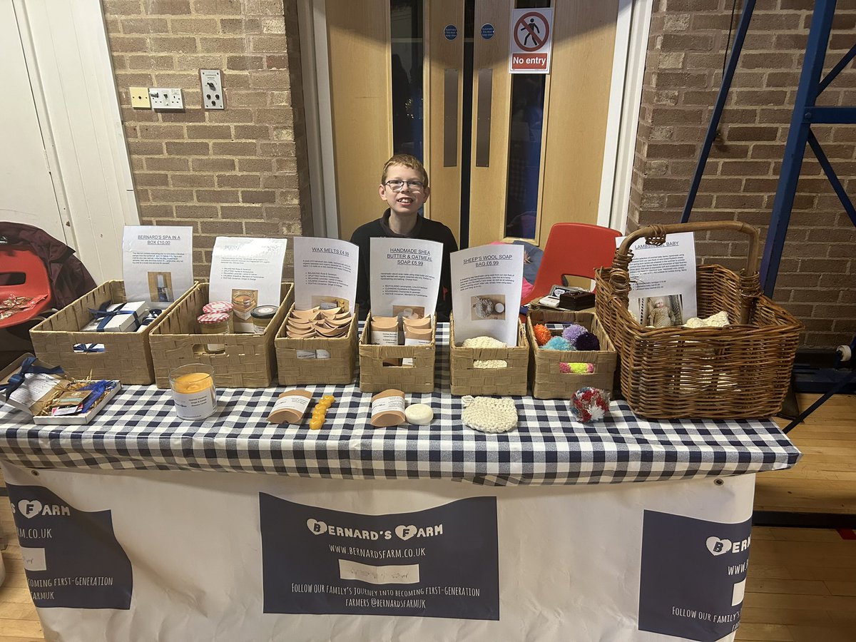 bernardsfarmuk's tweet photo. Bernardโs in charge this morning at the school Christmas Fayre ๐ ๐ ๐
๐๏ธ
#FarmProduce #Bernard #Christmas #BeeswaxCandles #NaturalSoap #ShopLocal #SheepsWool #BritishWool https://t.co/Y8BSTT50Ep
