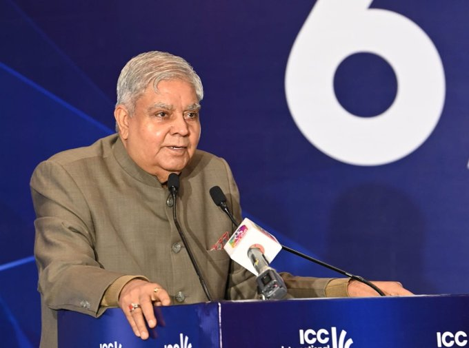 AIRNewsHindi's tweet photo. नई दिल्‍ली में 6th #ICCindia मध्‍यस्‍थता दिवस का उद्घाटन करते हुए उपराष्‍ट्रपति जगदीप धनखड़ ने कहा, देश की बढ़ती अर्थव्‍यवस्‍था और विकास की तेज गति को देखते हुए देश में मजबूत ढांचागत मध्‍यस्‍थता संस्‍थाओं की आवश्‍यकता है। #ArbitrationDay https://t.co/MY9gIwBFaS