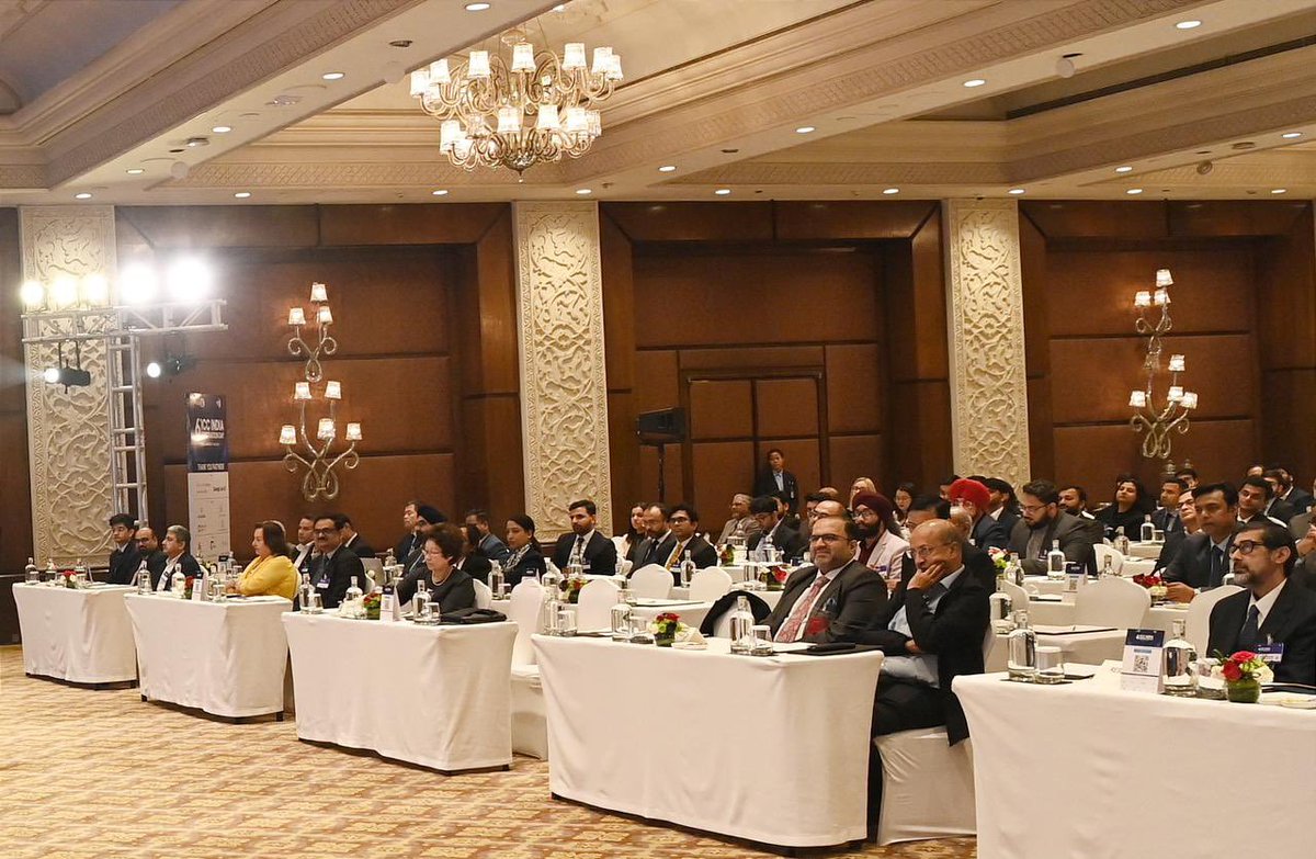 AIRNewsHindi's tweet photo. नई दिल्‍ली में 6th #ICCindia मध्‍यस्‍थता दिवस का उद्घाटन करते हुए उपराष्‍ट्रपति जगदीप धनखड़ ने कहा, देश की बढ़ती अर्थव्‍यवस्‍था और विकास की तेज गति को देखते हुए देश में मजबूत ढांचागत मध्‍यस्‍थता संस्‍थाओं की आवश्‍यकता है। #ArbitrationDay https://t.co/MY9gIwBFaS