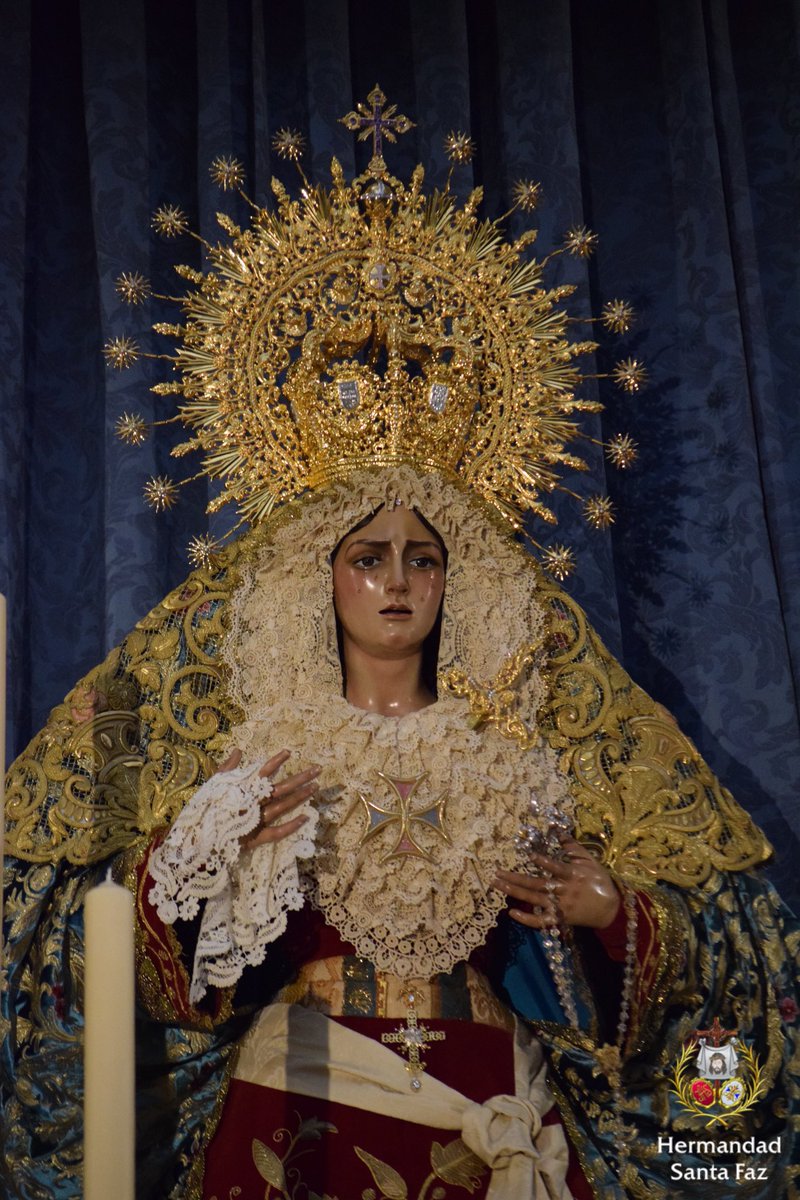 ACTUALIDAD |
Nuestra Madre y Señora María Santísima de la Trinidad ataviada para sus cultos anuales de la Inmaculada.
Luce saya roja y toca sobremanto bordada en oro fino, manto azul brocado, puñal y corona de salida.
