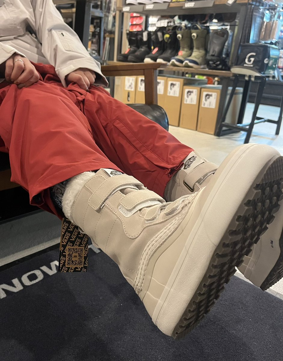 yukinekokei's tweet image. グローブ買うつもりが靴こーてるぅー！（初滑りは去年の破れたグローブじゃなw）
#ライダース　#ひろしまゲートパーク　#スケートパーク