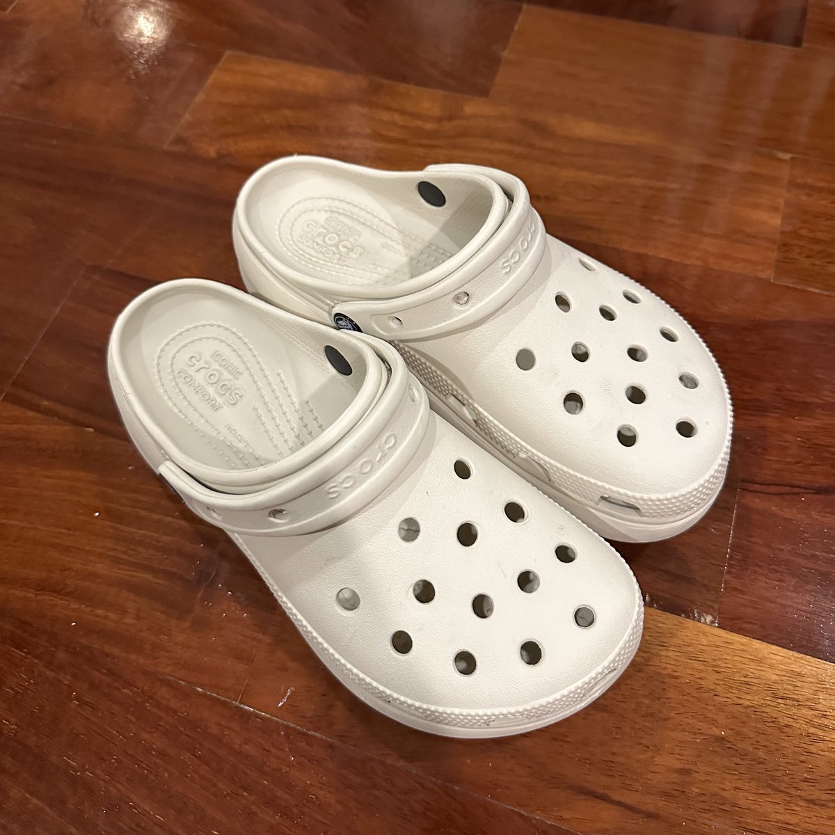 pinyagnas's tweet photo. ส่งต่อ crocs classic platform สี bone 
size w8 / 38.5 ใส่น้อย ทำความสะอาดให้แล้ว🧼

🍅 1,790 รวมส่งค่า

#crocs #crocsthailand #ส่งต่อcrocs #crocsส่งต่อ #crocsclassicplatform https://t.co/p2Ttj3AKVS