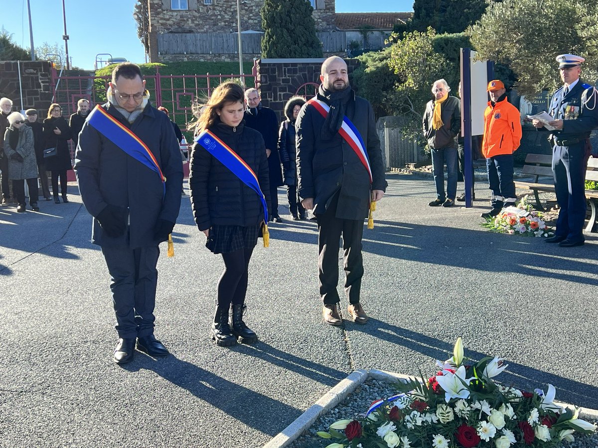 david_rachline's tweet photo. Commémoration de #Malpasset : Au cimetière Saint-Étienne moment d’hommage et de recueillement sur les tombes des victimes du barrage, aux côtés de Madame Guillermin, présidente de l’ACC. https://t.co/yIzXROAjDR
