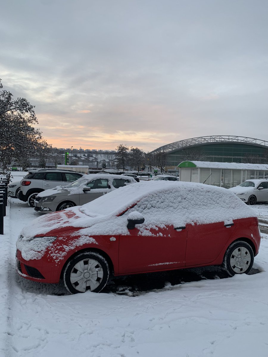 Anna_Hartley1's tweet photo. One VERY happy Aussie in the UK today ❄️🏴🎄#winterinScotland #Glasgow #WINTER #snow https://t.co/ujbRSlo1Sa
