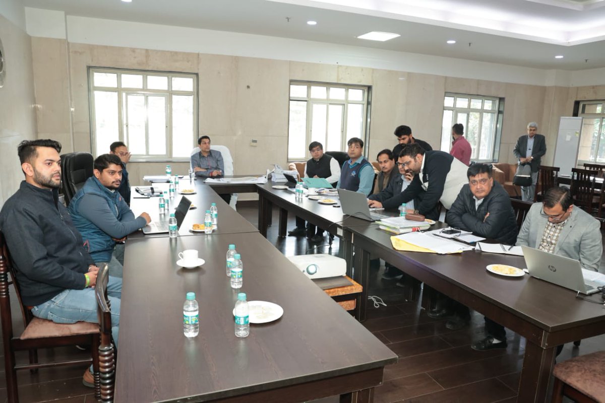 UPSIDA's tweet photo. CEO UPSIDA Shri @mayurias  reviewed a meeting with the consultants, to discuss the project plan for different UPSIDA industrial areas.

Notable instructions were given in finalizing engineering works, with a strong emphasis on expediting the process.

#UPSIDA #UttarPradesh #industrial_development 
#industrial_area