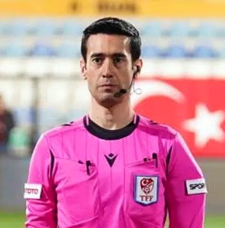 salihkucukiba's tweet photo. ❌ Türk Futbol Tarihinin en komik penaltı kararı ligin 14.haftasında oynanan Alanyaspor - Konyaspor maçının ilk yarısında verildi. 

Karara Alanyasporlu futbolcular dahi şaşırdı.

❗️Burak Pakkan düdüğü çaldı.

VAR ODASI da sadece izledi.

REZALET !

Tiksiniyorum bu ligden… https://t.co/Ytl1fnxcJT