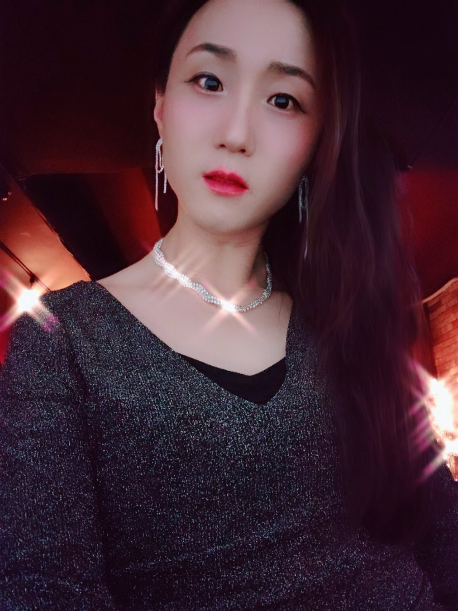 옷부터 악세사리까지 
신상템으로 코디~🥰