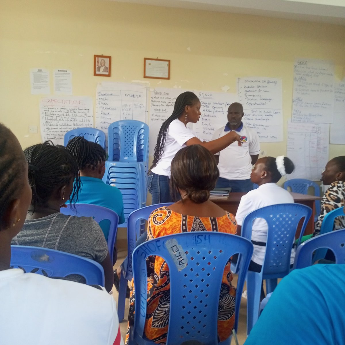 Having dialogues about GBV with Youths from Junda Ward,Kisauni Subcounty.#16DaysOfActivism #16DaysOfActivismAgainstGBV #16DaysofFemimistAction @FEAM_Malawi @AWYAD_UG @ActionAid @JudiA9 @Winnie2546 @BOUTRASYOUTHS @UN_Women @ayt_org @YoungUrbanWomen @AketchTeresia @community1fo