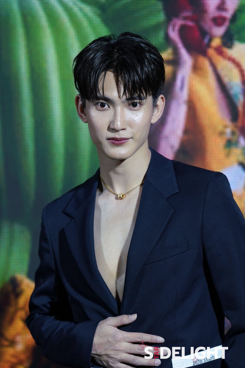 StarDelight_ent's tweet photo. เก็บตกภาพ #First_Chalongrat ร่วมเดิน Red Carpet บนรันเวย์ EM DISTRICT SKYWALK ในงาน เปิดตัวศูนย์การค้า "EMSPHERE"
#EMDISTRICTCALLINGTHEWORLD #EMCALLING #EMDISTRICT #EMSPHERE #EMPORIUM #EMQUARTIER #เปิดตัวEMSPHERE
#EMSPHERExFirst #EMDISTRICTCALLINGTHEWORLD https://t.co/Rx33pqW7z7