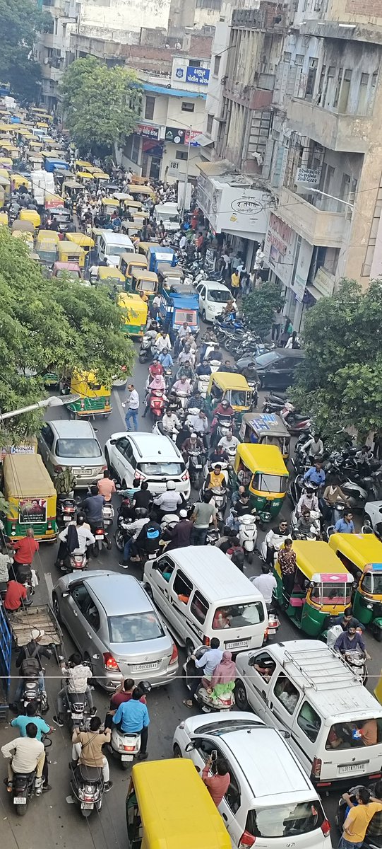 This is the scene at Relief road, sir kindly take necessary steps to resolve it permanently 🙏 @SafinHasan_IPS @abpasmitatv @ahmedabadmirror