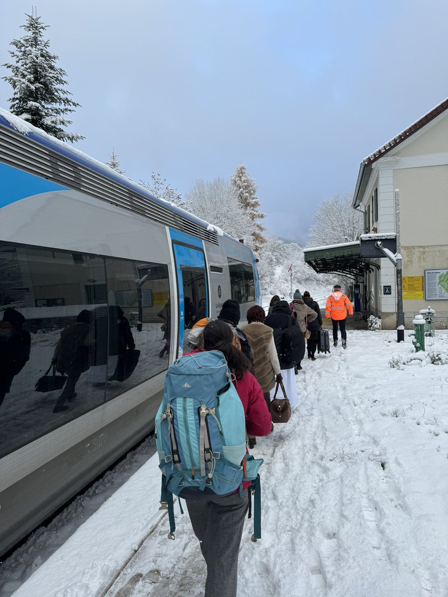 GuillaumGontard's tweet photo. Signalement 809768-02/01-08h40 sur ligne #Clelles/#Grenoble @SNCFTERAURA @SNCFVoyageurs @laurentwauquiez :
Un train qui ne peut pas partir par absence de contrôleur. De nombreux voyageurs bloqués qui n’auront pas de correspondance…
Tout cela n’est vraiment pas sérieux ! https://t.co/RLsTCxNF9v
