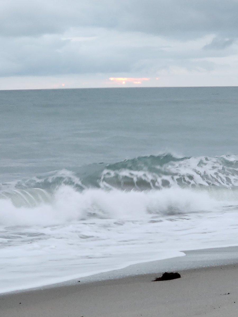 MoonHourSocial's tweet image. @Joeynoble #adventchallenge #motion of the ocean 🌊