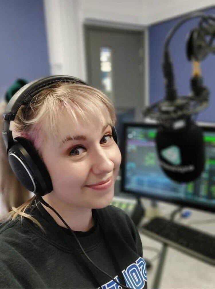 Portsmouth’s Express FM (@expressfm) on Twitter photo LIVE NOW: <a href="/LilyExpress/">LilyExpress</a> with loads of great music on your #Radio #Pompey until 2pm. Plus…
🧐 The Tiny Quiz
📰 Showbiz News
🤩 Guilty Pleasures & more!
📻 93.7 FM
🎚 On DAB
💻 expressfm.com
📱 On the ‘Express FM’ App
🗣 Ask your Smart Speaker to “Play Express FM” LIVE NOW: <a href="/LilyExpress/">LilyExpress</a> with loads of great music on your #Radio #Pompey until 2pm. Plus…
🧐 The Tiny Quiz
📰 Showbiz News
🤩 Guilty Pleasures & more!
📻 93.7 FM
🎚 On DAB
💻 expressfm.com
📱 On the ‘Express FM’ App
🗣 Ask your Smart Speaker to “Play Express FM”