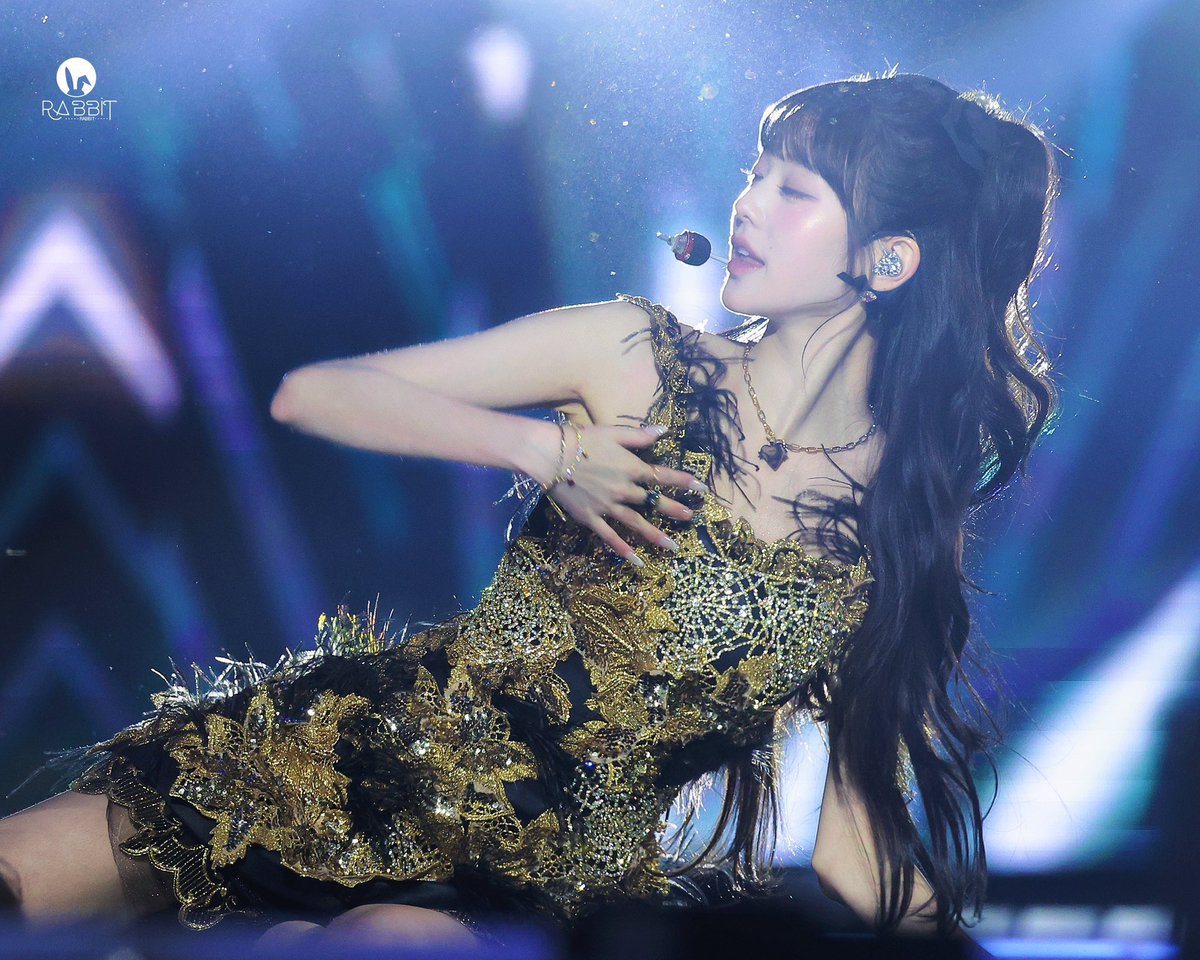 이런구린의상입고
이런명화를뽑아내는게
진짜대단한여자다싶어