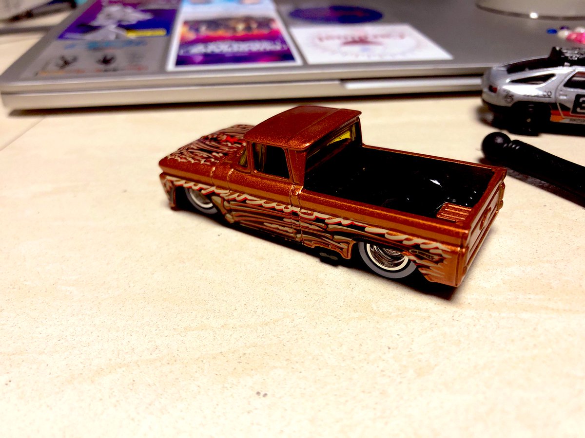 porschegmbh's tweet photo. #ホットウィール  #HotWheels  #Chevy  #custom  #PICKUP #fleetside
HW'62Apacheフリートサイドをイメチェン
フロントマスク、ラゲージ、そしてタンレザーw https://t.co/6c1avxRAUC