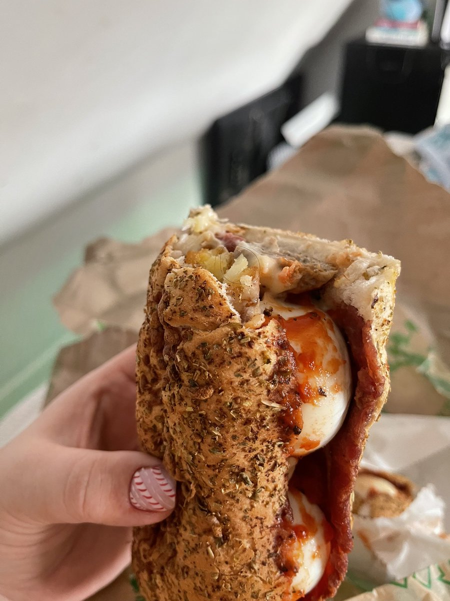 abbi3ratty's tweet photo. @SubwayUK hi, I have just got back with my subway from kings heath and there is a hair in the middle of my sub, went to take a bite and it was there https://t.co/v3pPNekwlA