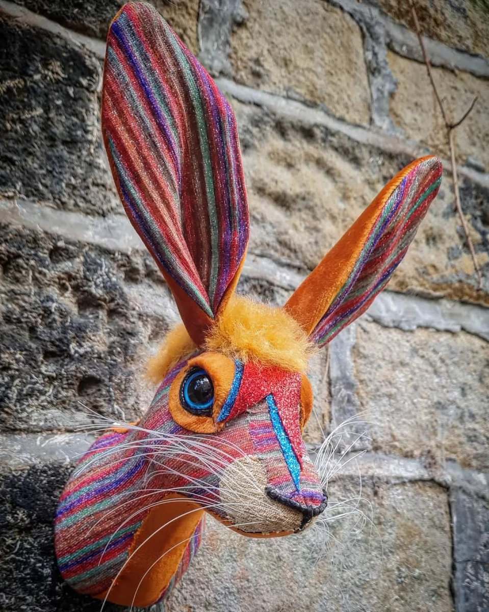 Jaynetunners's tweet photo. Ziggy Haredust (A Lapin Sane) is back in my Folksy shop 🐰⚡️
https://t.co/XkFJE87qzV 
 #ziggystardust #ziggyhare #aladdinsane #bowiehare #davidbowiefans #davidbowie #gifts #musiclovergifts #70s #glamrockhare #CraftedCreatures https://t.co/ShlGcae9v6