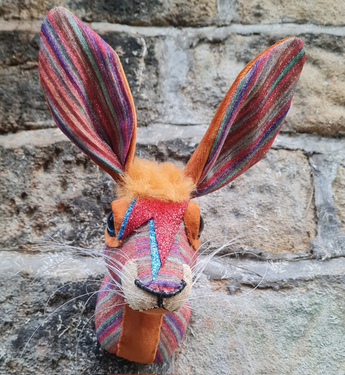 Jaynetunners's tweet photo. Ziggy Haredust (A Lapin Sane) is back in my Folksy shop 🐰⚡️
https://t.co/XkFJE87qzV 
 #ziggystardust #ziggyhare #aladdinsane #bowiehare #davidbowiefans #davidbowie #gifts #musiclovergifts #70s #glamrockhare #CraftedCreatures https://t.co/ShlGcae9v6