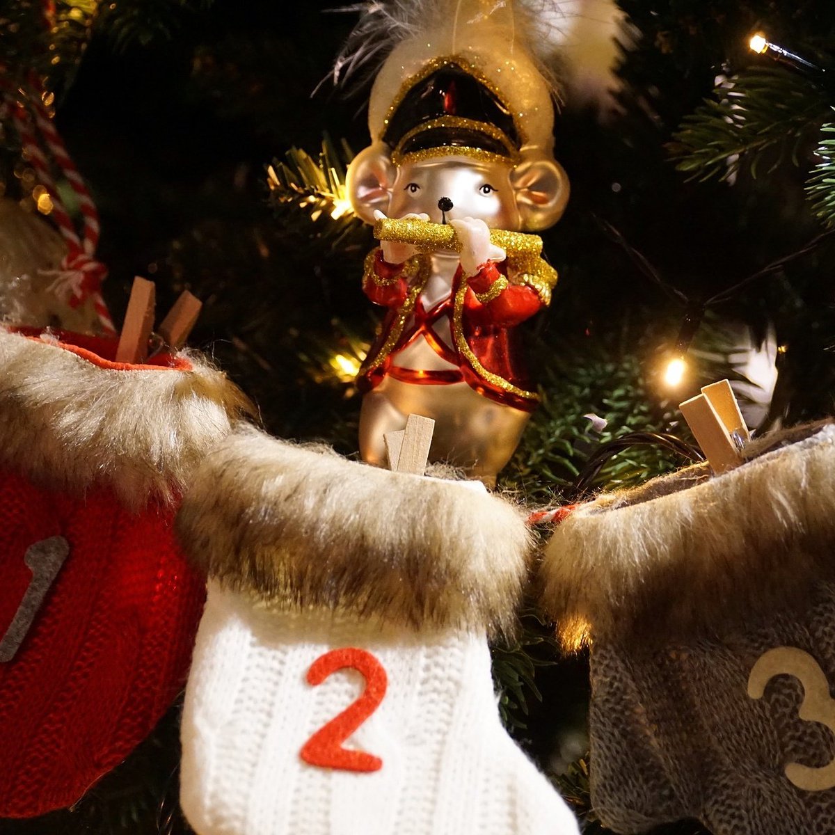 UoNAppEnglish's tweet photo. Day 2 of our #AppliedEnglish advent calendar... https://t.co/j4gUfyYM5X