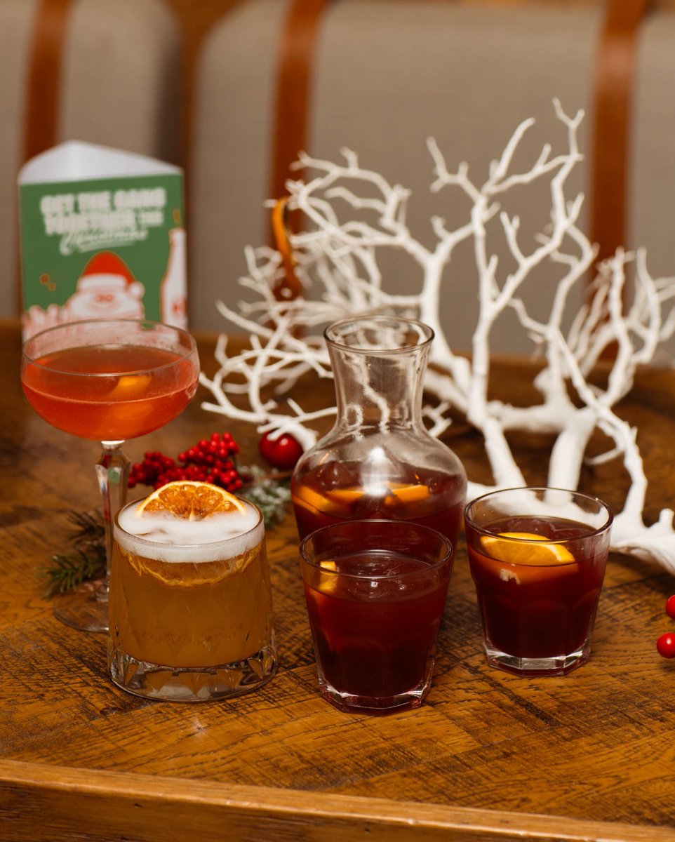 Nothing quite like a festive drink to get the office party going! Which will you pick first? 🍸Orange Whiskey Sour 🍸Claus-mopolitan 🍸or share the Chilled Sangria! Get involved! 👏 Available for a limited time! 🎄