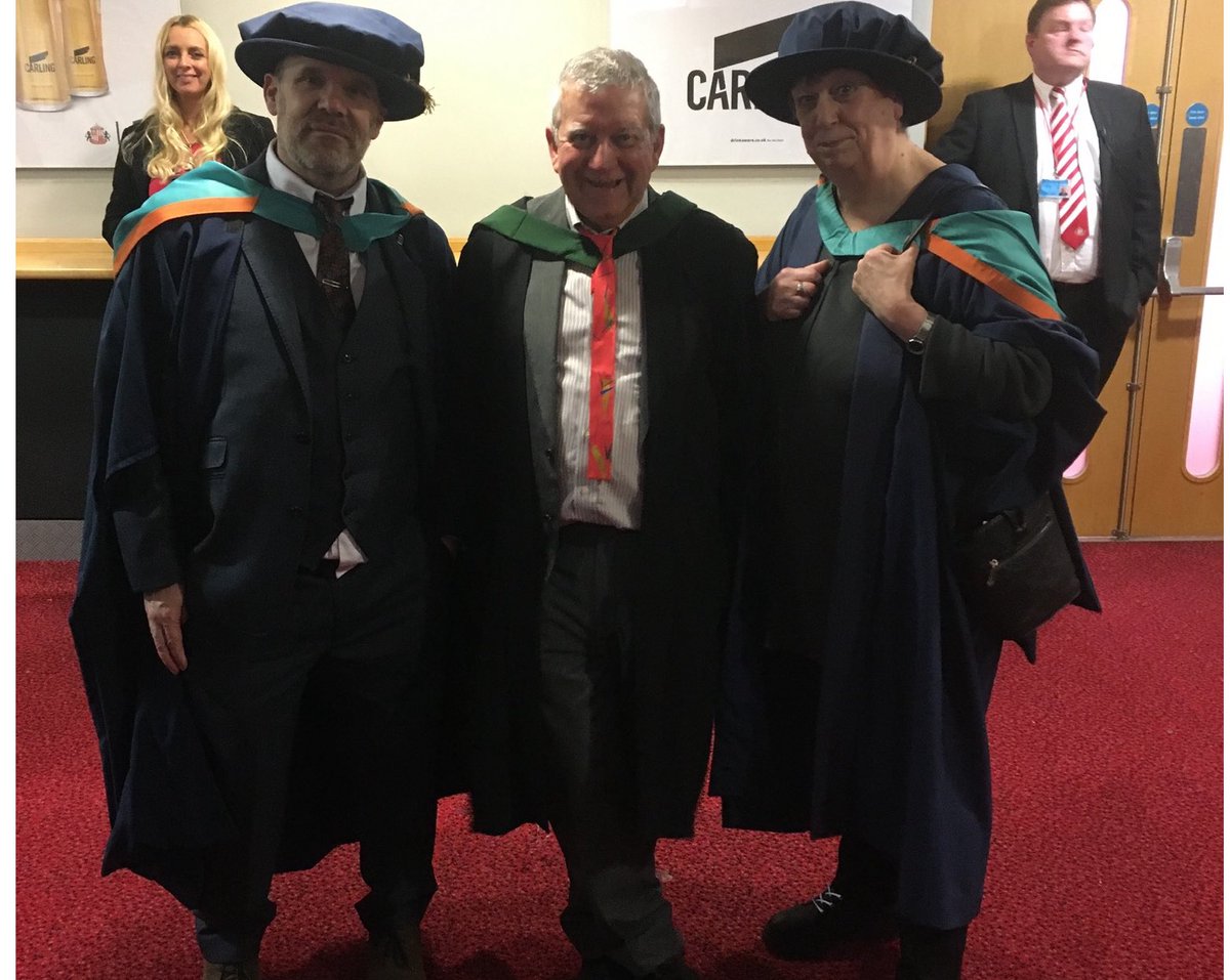 Double graduation joy at yesterday’s awards @sunderlanduni Dr Richard Berry and our MA class of 22-3 #MARadioAudioPodcasting @arabplouv @LeeHallTweets @richardberryuk @JaySykesMedia @SparkSunderland