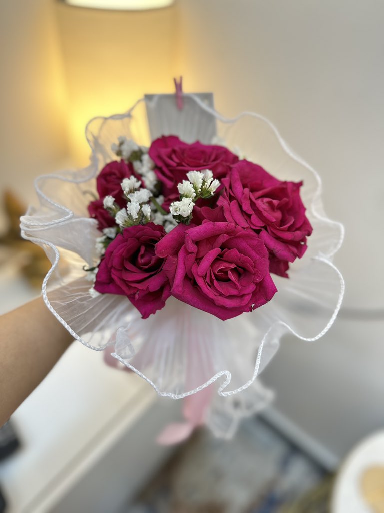 مــن أجمل انواع الرزق ان يهبك اللّٰـه مــن يهون  ؏ـــلــيــڪ الدنيا ولا تهون عليـه ابداً 

اجمـل واحلى ورد مــن اجمل واحن بنوتات بالدنيا رَبــي مايحرمني منكم ماماتي 🤍🥹