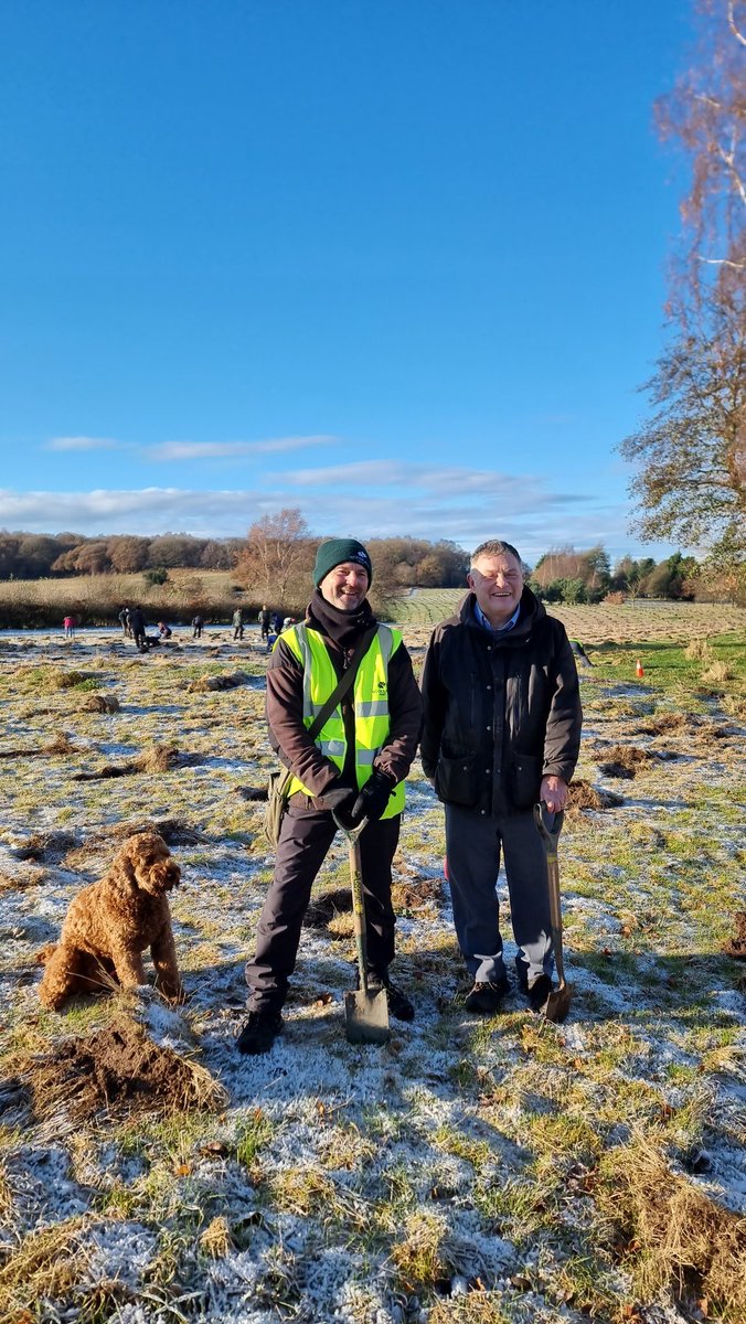 WT_PaulMos's tweet image. Thanks to @MikeAmesburyMP for planting a tree and supporting the  @WoodlandTrust Community Planting  Day at Frodsham Woods today. Around 200 volunteers will be planting over 2000 trees today.  
 #NationalTreeWeek #northernforest #planttrees