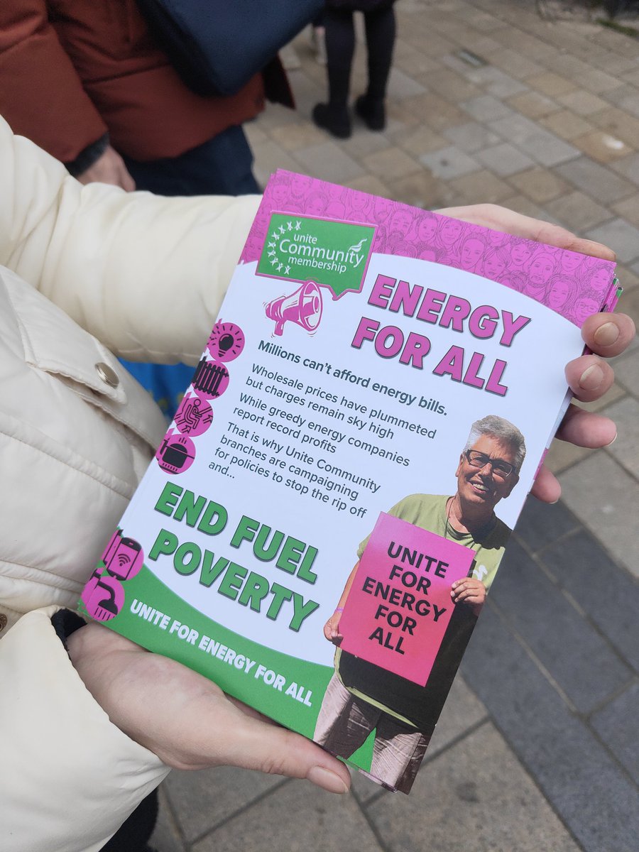Handing out @FuelPovAction leaflets, which people can sign, calling out government-instigated fuel poverty - as part of @and_unite #WarmUp (which is now ironically outside) in #Bromley #ColdHomesKill #EnergyForAll
