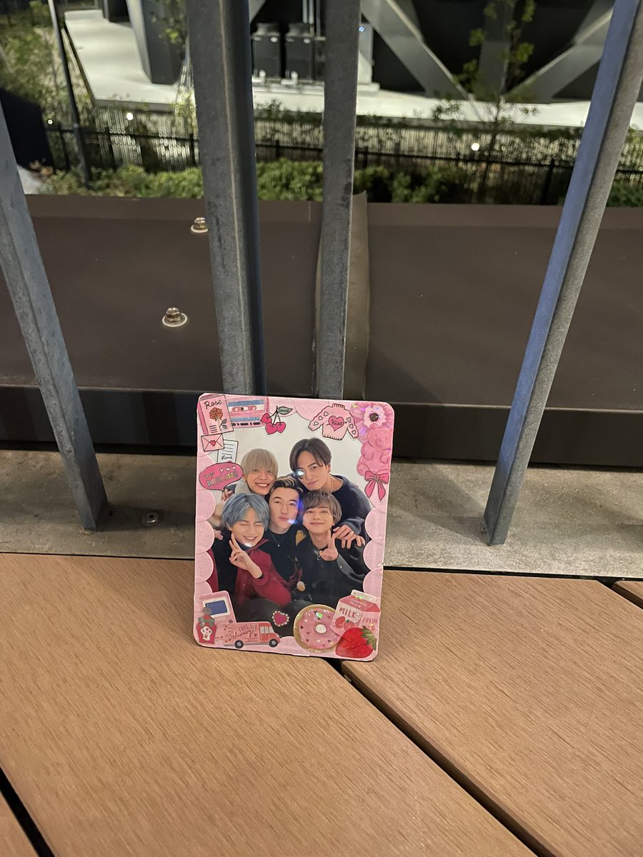 miiii969's tweet photo. SexyZone 福岡1日目 12/2

落し物を見つけました。
お心当たりのある方は写真の場所におりますのでご連絡よろしくお願い致します。

黒のダウンを着て緑と紫のペンライトを振っています。

#SexyZone #Chapterll https://t.co/kktHoD8sPC
