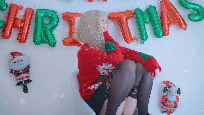 Can&rsquo;t wait for Christmas, so I&rsquo;ve done decorating my wall and now just being a good girl. https://t.<a href="/tag/%E3%81%84%E3%81%84%E3%83%8B%E3%83%BC%E3%83%8F%E3%82%A4%E3%81%AE%E6%97%A5"class="tags"><span>#いいニーハイの日</span></a>