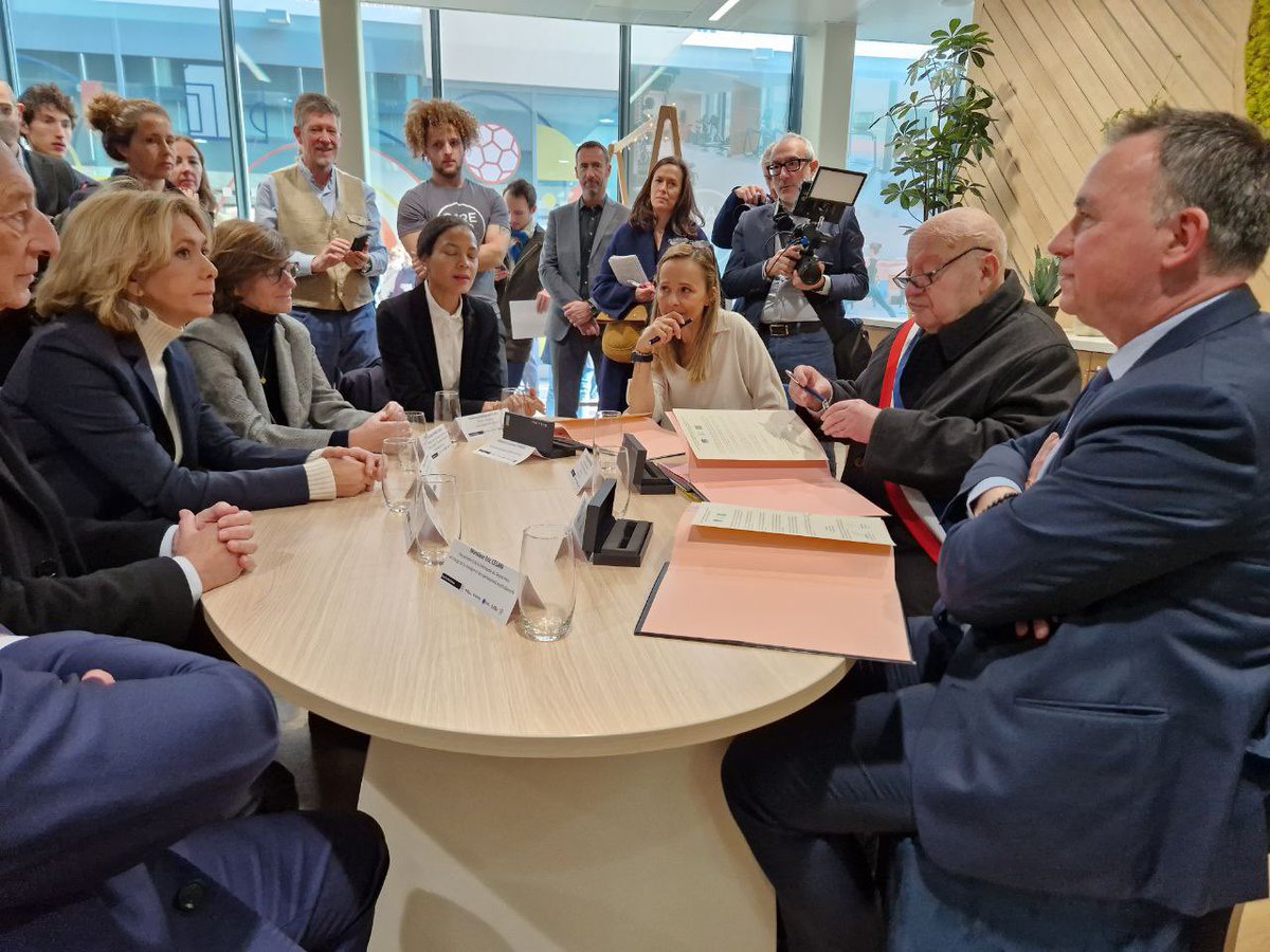 agnesfirmin's tweet photo. Inauguration de la cité des sports et de la maison sport-santé Care for you d'Issy-les-Moulineaux.

Bravo aux collectivités qui s’engagent pour soutenir nos concitoyens à intégrer une routine d'exercice physique chaque jour au service de leur santé ! 👏 https://t.co/qDm44HXEOJ