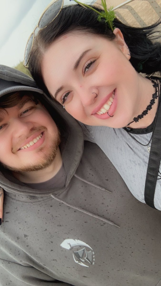 maearledge's tweet photo. Happiest of birthdays to my sweet @Cheewyy_ . You’re my chewster, my forever best friend, and my favorite person in this world (regardless of how bad your ass stinks). I love you pookie🫶🏻 https://t.co/FMNKxfkZqg
