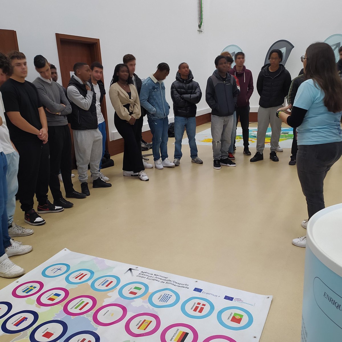 ratoadcc's tweet photo. 📸
 🇵🇹 A @Erasmusmais , em #parceria com a #RatoADCC e o Agrupamento de Escolas João de Barros, realizou mais uma edição do RoadShow na ES João de Barros em #Corroios onde os jovens puderam conhecer oportunidades da @CE_PTrep 
#ErasmusMais
 . . .
 🇬🇧 #ErasmusPlus RoadShow https://t.co/1NfSgEjpHs