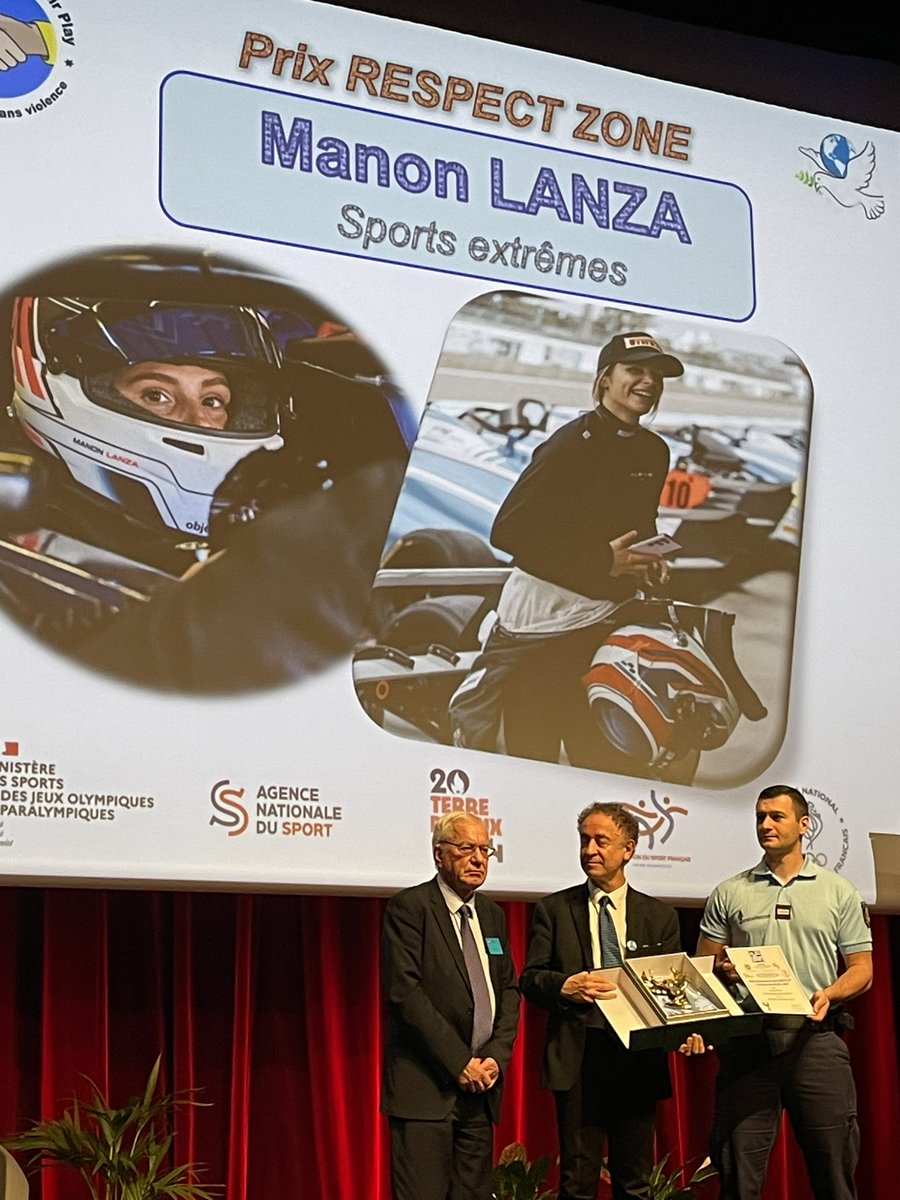 Mercredi, lors des Iris du sport notre association remettait le Premier Prix Respect Zone @LanzaManon pour son engagement à lutter contre les #cyberviolences et plus particulièrement celles à caractère sexiste. @Sports_gouv @AOC1978 #respectzone #NonAuHarcèlement #stopsexisme