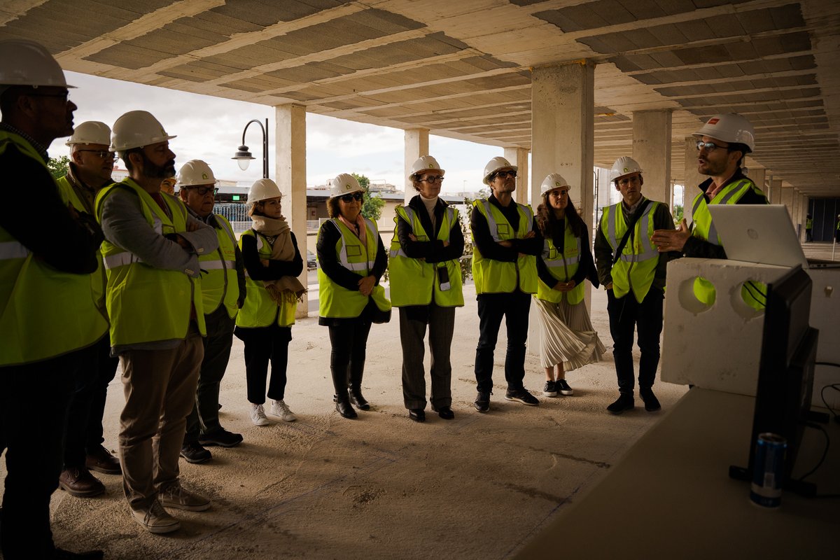 PlataformaPEP's tweet photo. El último día de la #15ConferenciaPassivhaus disfrutamos de dos rutas #Passivhaus. Gracias a todas las personas que nos abrieron las puertas de sus edificios y obras!!

• Casa M&amp;M y Casa LA - rael Arquitectura
• Casa ER - ECCØ Passivhaus
• Edificio Aqua de Quart - @grupoLOBE https://t.co/oKx7Jte0dW