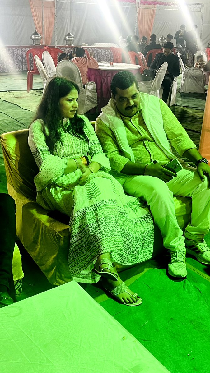 Upadeshchauhan3's tweet photo. हाथरस जिले के निवासी सुनील ठाकुर की बहन की शादी समारोह में बड़ी बहन @Divyachauhanbjp जी के साथ रहना हुआ साथ में सभी भाइयों का प्यार मिला #upadeshbhaiya #trending #agra #allsolution #help #EtmadpurVidhansabha2027 #mla #Politics #bjp #etmadpur #Yuva #Netaji #Teamupadesh https://t.co/4j3WTdBUmZ