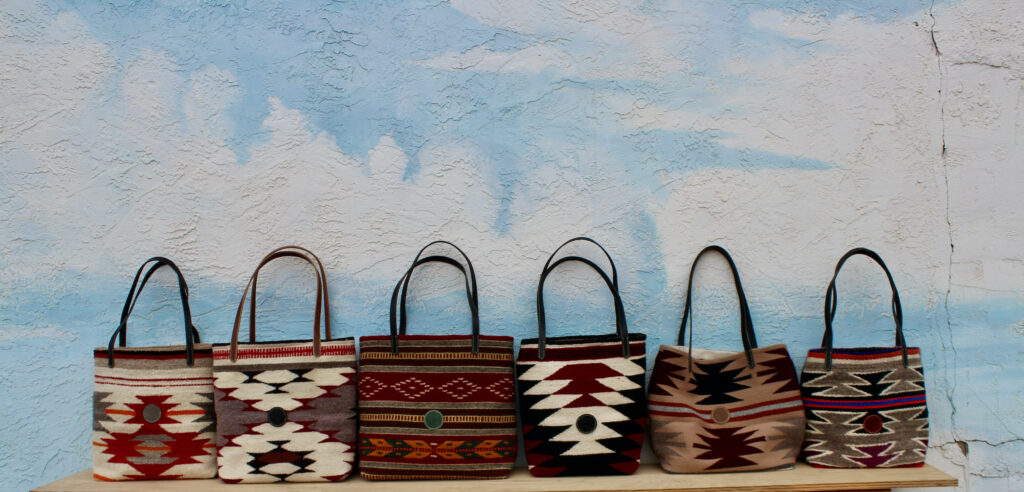 505Nomad's tweet photo. Kestrel Leather #handmade goods for men & women | #Leather & handwoven Navajo fiber arts - https://t.co/0yKfsOdrHi
He does custom orders for all of his designs (specific colors or types of leather). Get holiday orders in early.
#artisan #custom #MadeinNewMexico #Gallup #gifts https://t.co/N37THFzDWz