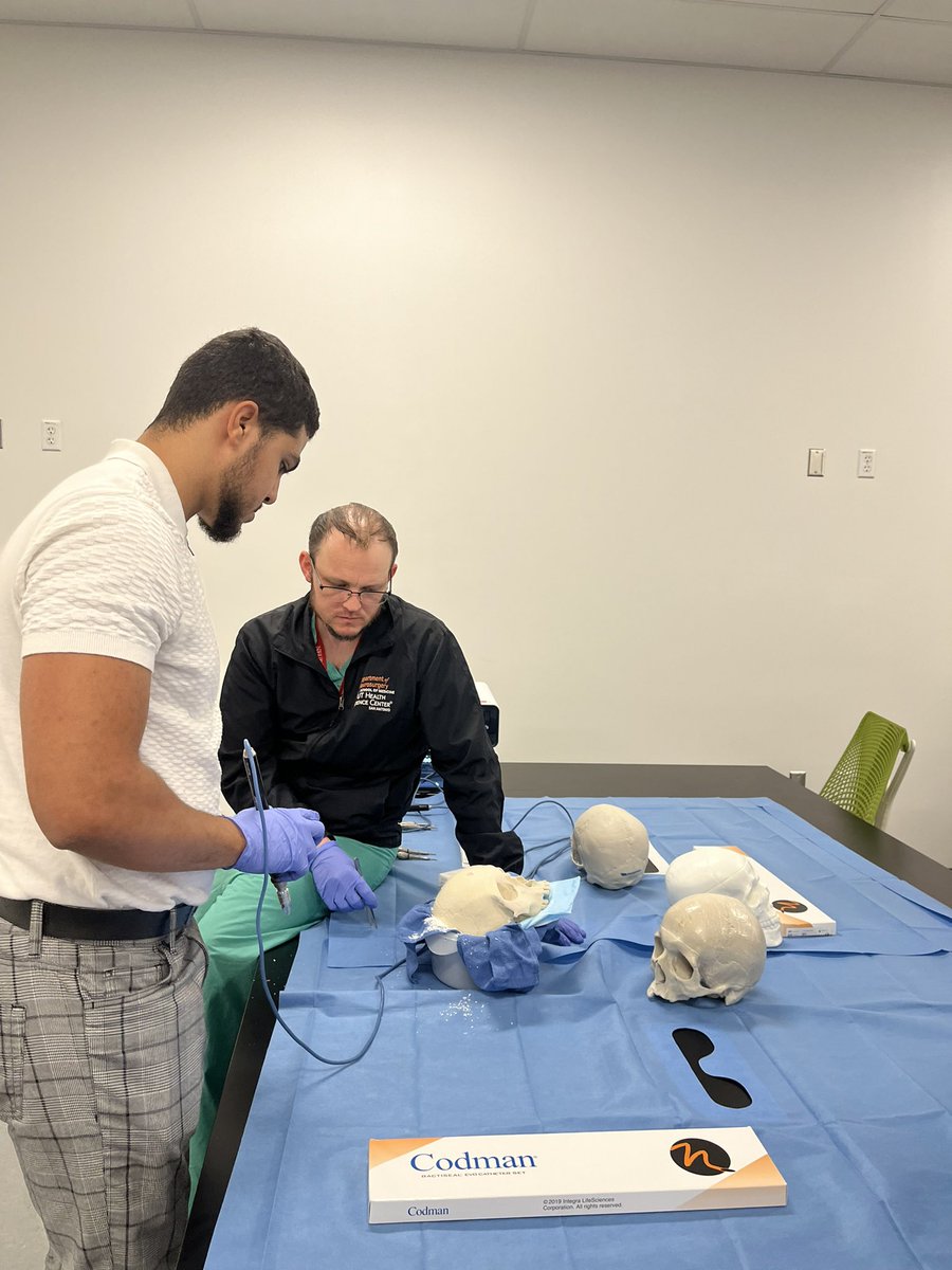 aans_longsom's tweet photo. We had an amazing skills workshop this Friday. Huge thanks to the residents for stopping by to teach us suturing techniques, tying, and burr holes! 
@UthsaNsurgRes @UTHealthNeuro https://t.co/FrirupGxNm