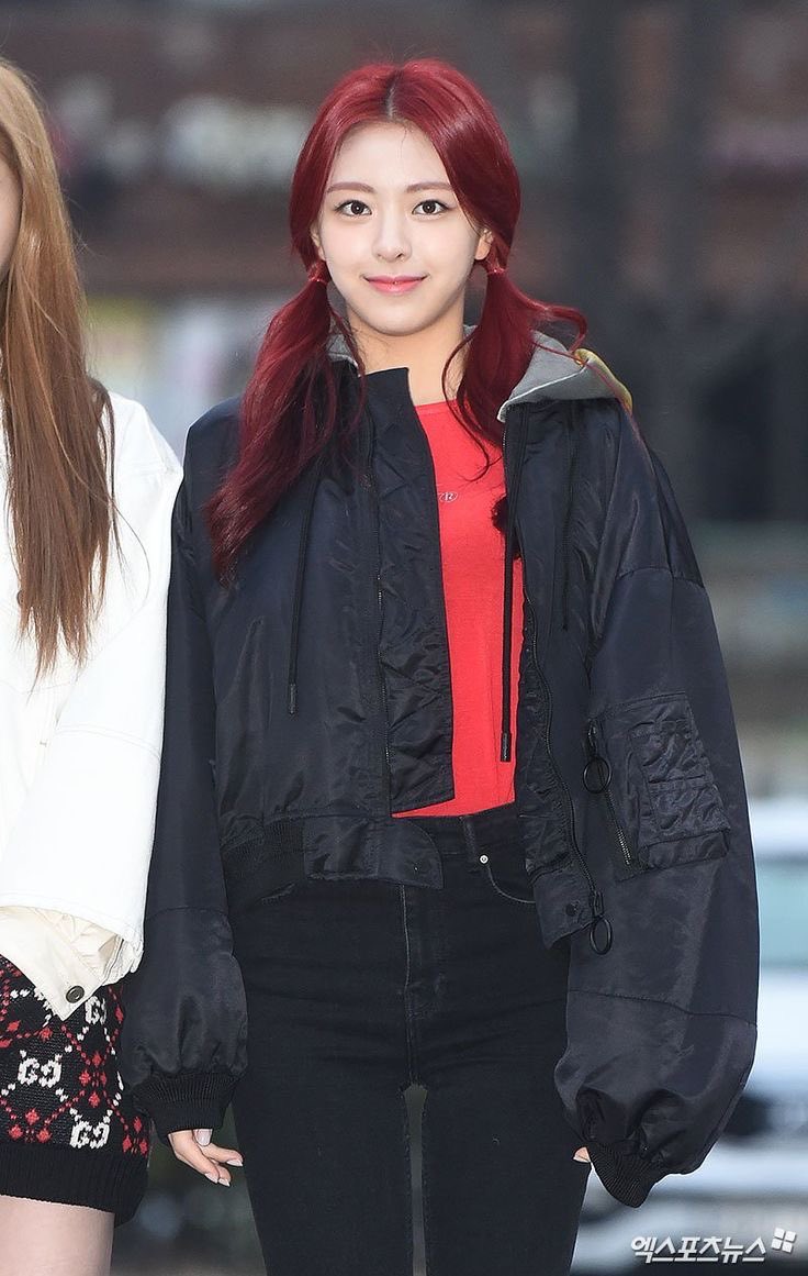 DRMZYFILE's tweet image. this picture reminds me of that haechan vampire pic